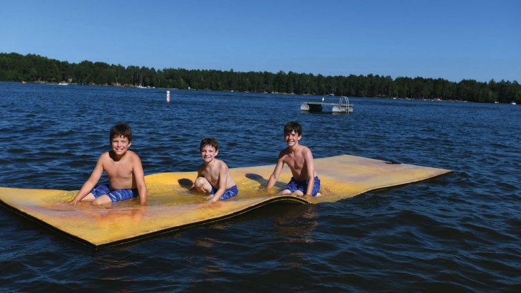 Kids swimming at Estrold Resort